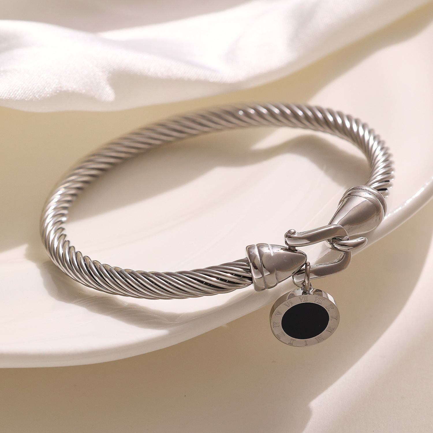 1 Piece Quantity Holiday, Daily Occasion Titanium Steel Material Basic Modern Style Classic Style Solid Color Titanium Steel Bangle In Bulk