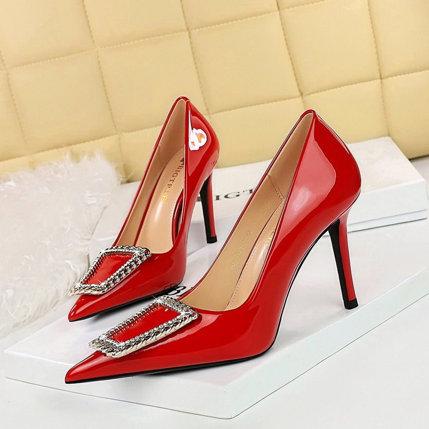 6122-3K66 Banquet Women's Stiletto Ultra High Heels Patent Leather Shallow Mouth Pointed Toe Rhinestone Metal Buckle_vogvips.com