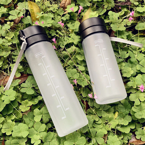 High-quality, durable, and temperature-resistant space cup with a simple and portable plastic design, suitable for both men and women, students, and sports. Large capacity.