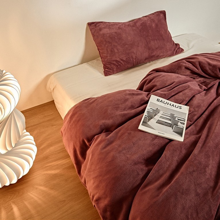 高品質の純色230gの牛乳の絨毯の布団カバー