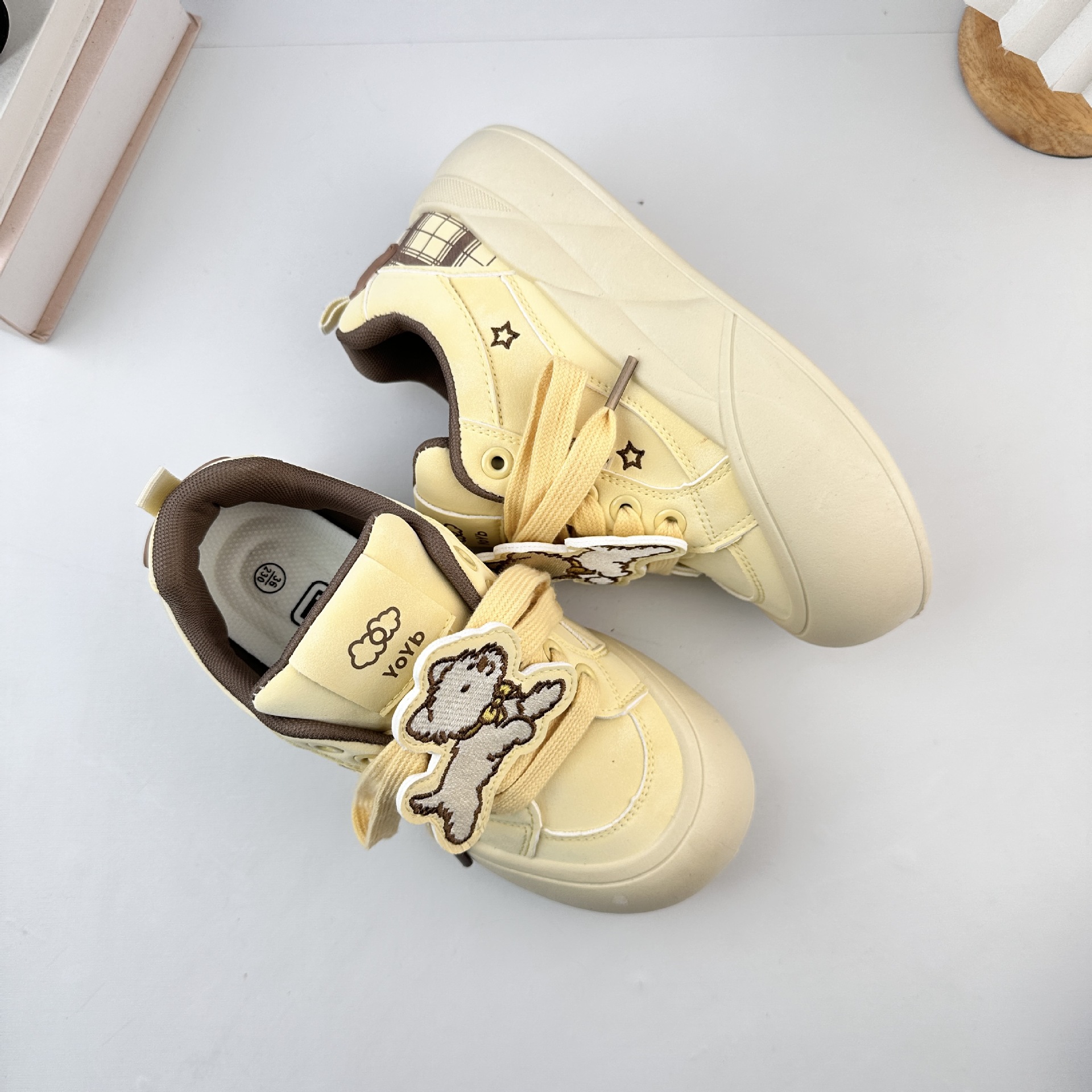 Yuanbo coreano zapatos de skate para mujeres 2025, nuevos zapatos de lona de soleas gruesas de otoño para mujeres nicho lindo zapatos de pan