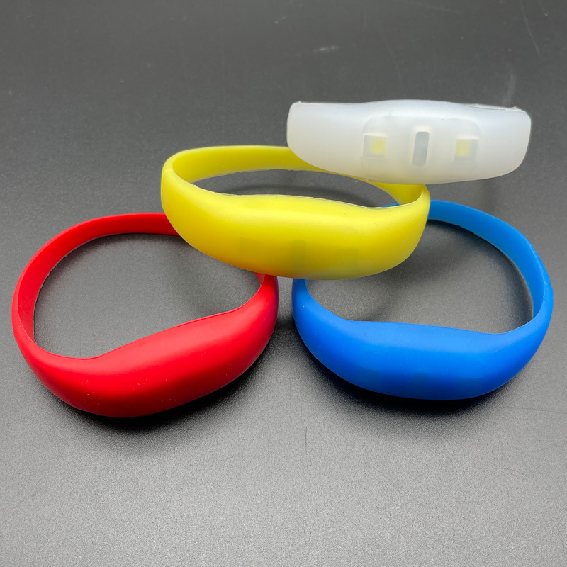 演唱会晚会助威道具全硅胶发光手环按键硅胶led闪光手环现货批发