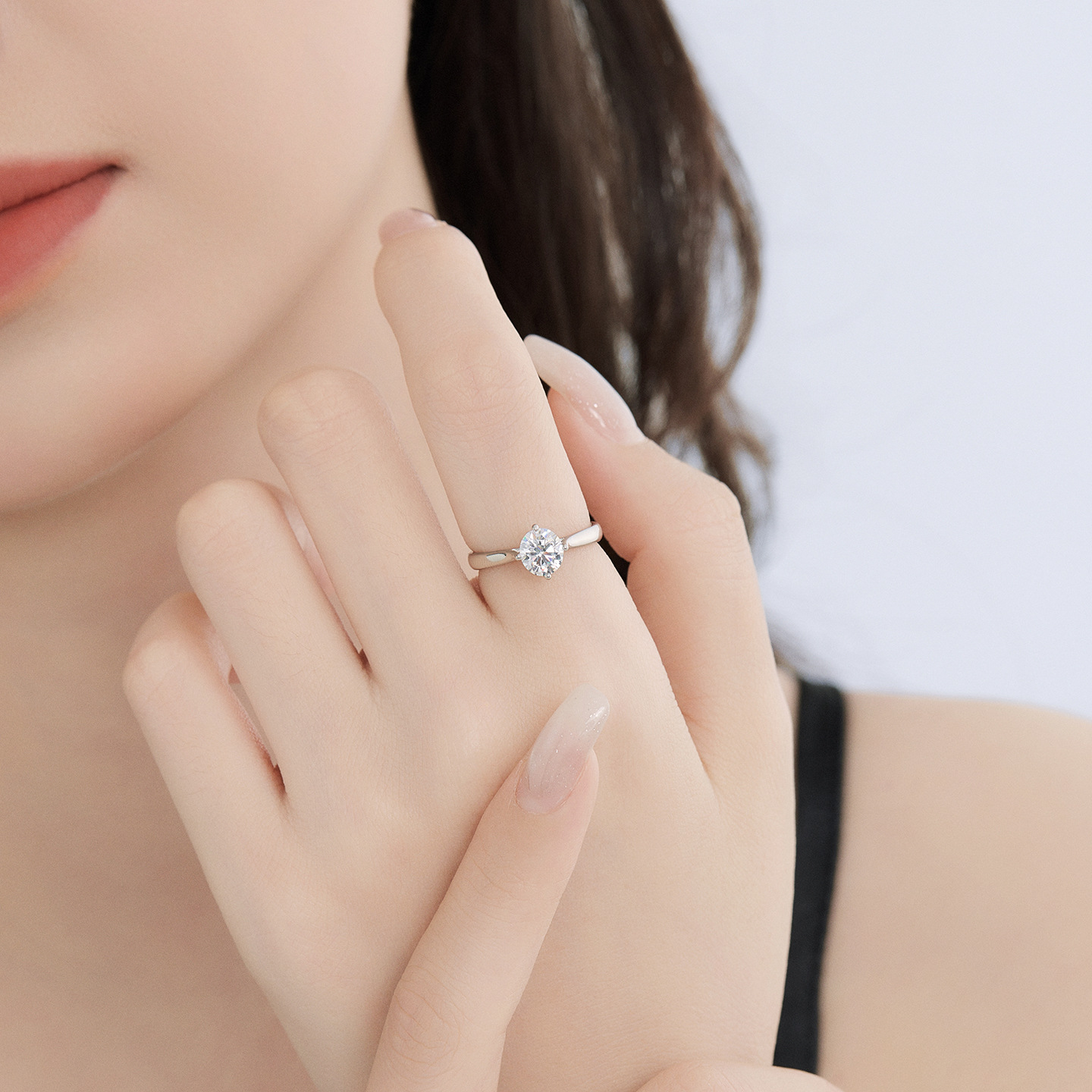 Xuping simple mosaico de una sola gema artificial de cuatro garras anillo de moda pareja en anillo de boda de estilo