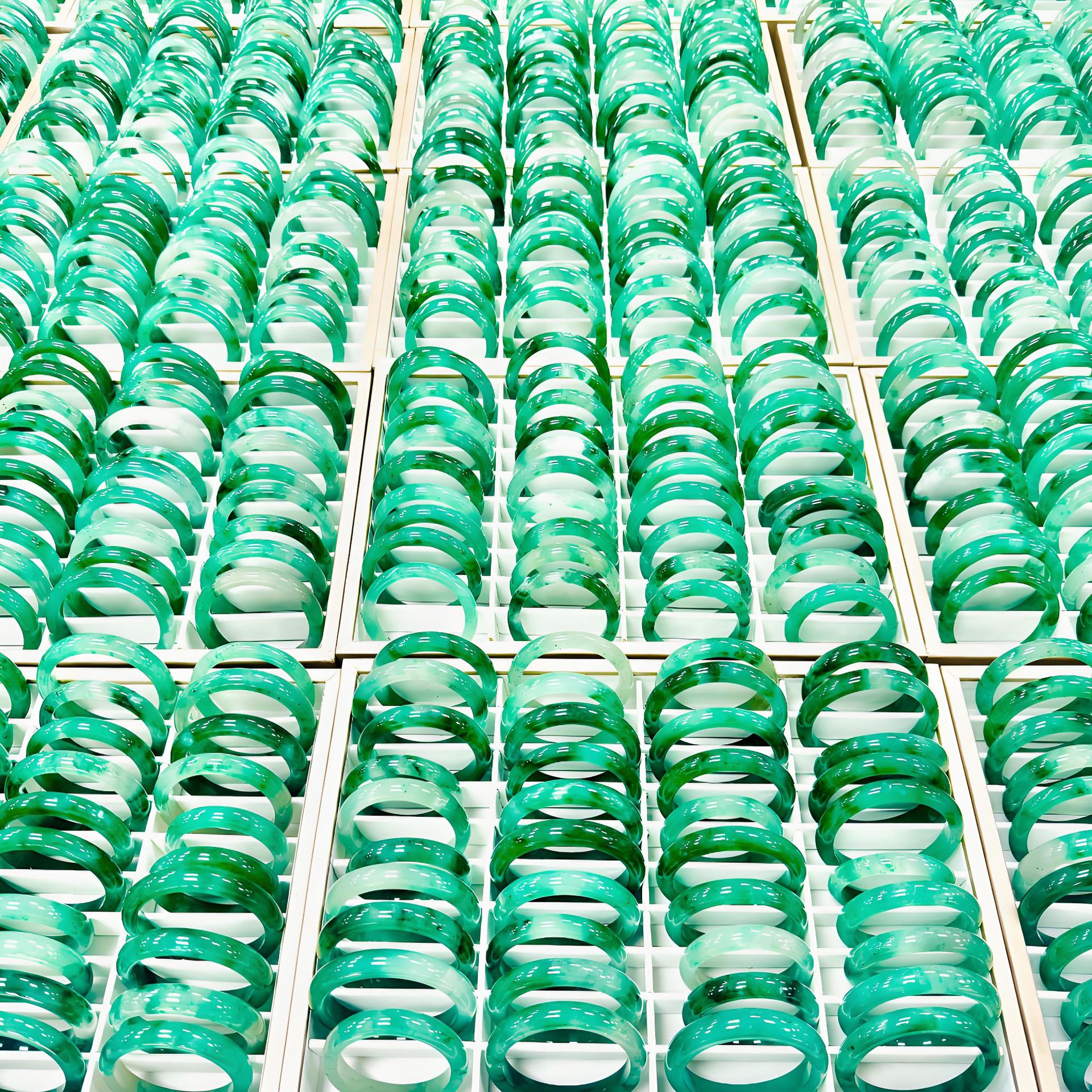 지우리 산 물 아프리카 옥 팔찌 도매 얼음 꽃 얼음 유형 천연 옥 옥 미용 교체