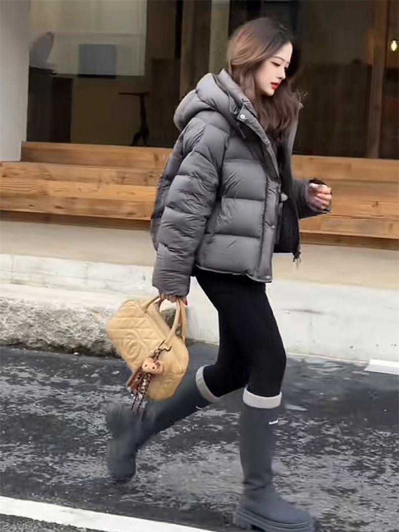 회색