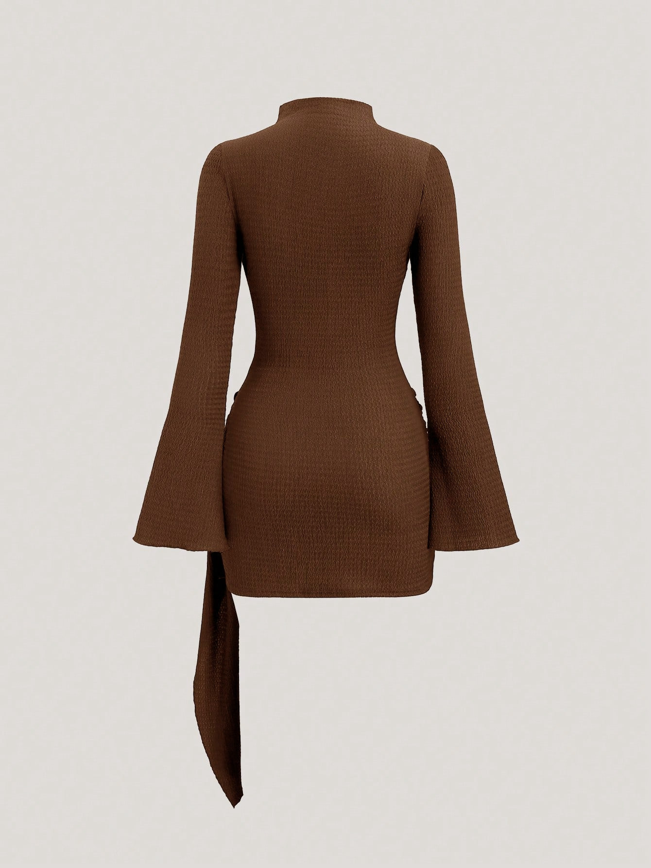 Robe midi ajustée avec col montant et boucle de ceinture_voghion.com