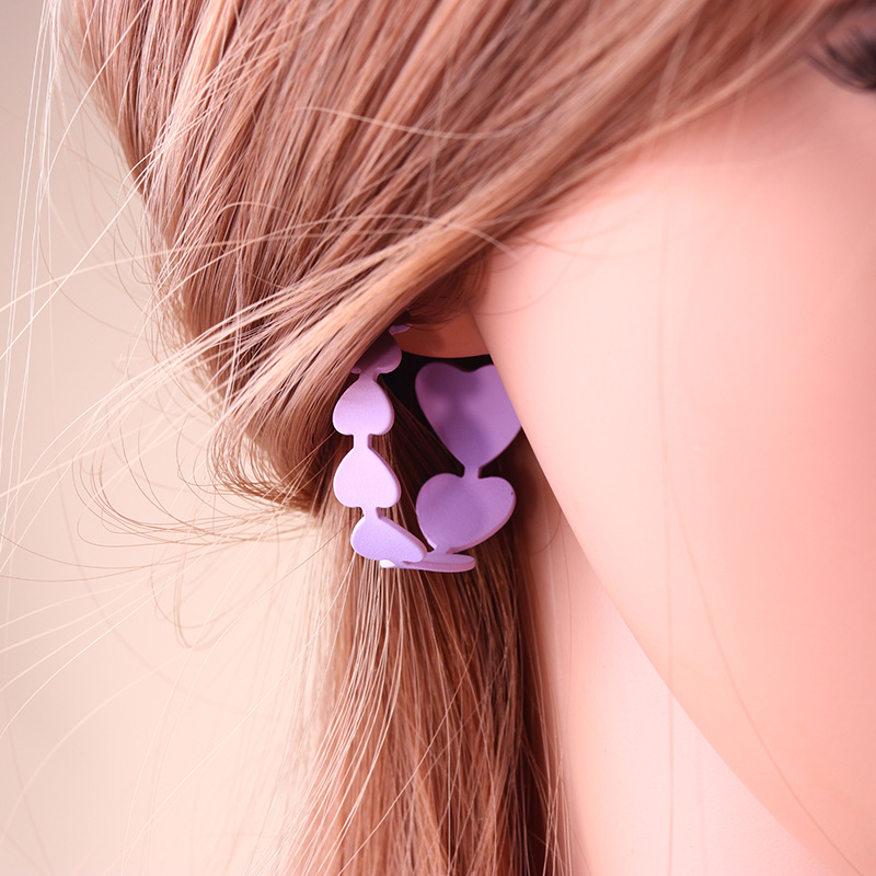 Simple Style Heart Shape Metal Spray Paint Earrings display picture 3