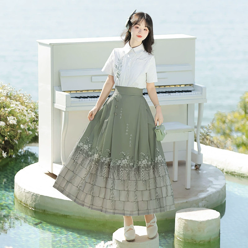 Оригинальная книга в горах, улучшенная в китайском стиле