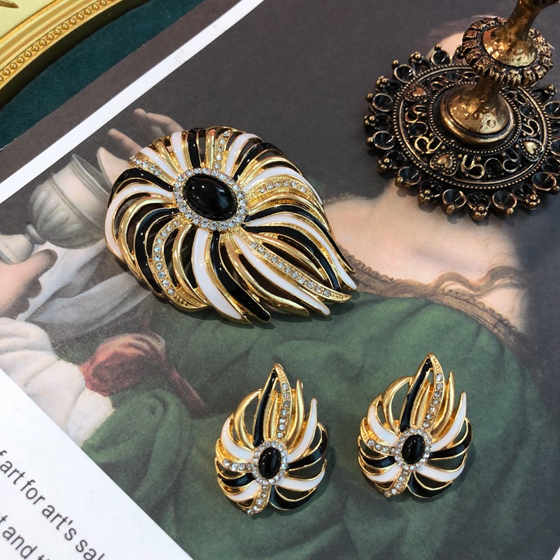 Rhinestones Inlay Material Wholesale Jewelry Ethnic Style Color Block Alloy Rhinestones Gold Plated Enamel Plating Inlay Earrings Brooches