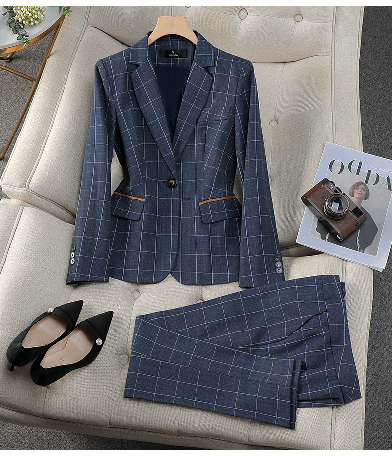 Sieviešu apģērbs Aprikožu krāsas rūtainais kostīms sievietēm, spējīgs un moderns, augstas klases profesionāls apģērbs, biznesa darba apģērbs, bikses_voghion.com