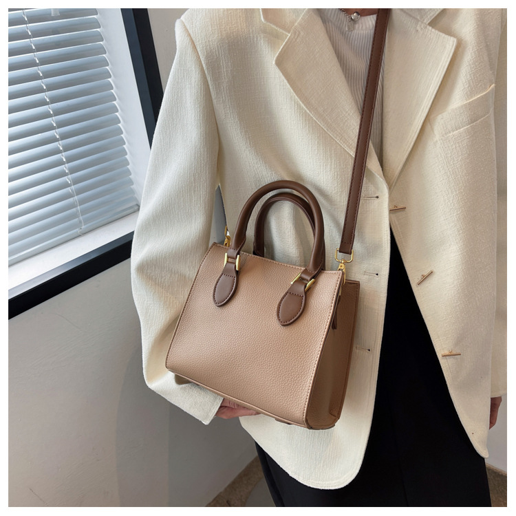 Fashion Retro Shoulder Bag New Winter Handbag Large Capacity Messenger Bag display picture 11