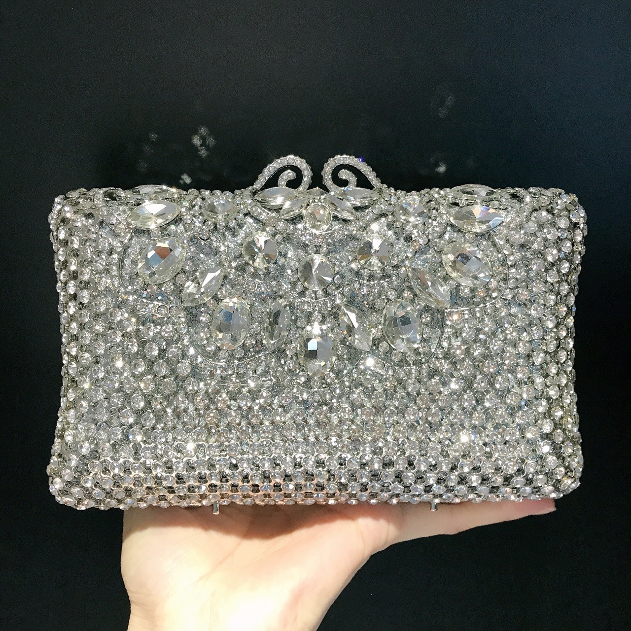 * Cross-border nuevo metal hueco hecho a mano bolsas de diamantes de mano bolsas de diamantes de mujer nuevo embrague de diamantes
