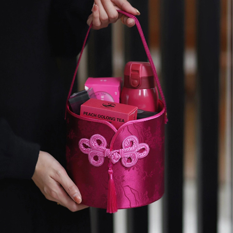 中式抱抱桶伴手礼喜糖盒高级感伴娘回礼宝宝周岁流苏礼品盒空盒子