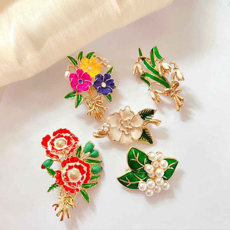 20g Weight Fashion Pin Flower Alloy Plating Artificial Pearls Women'S Brooches