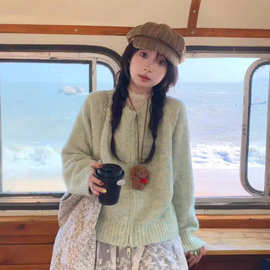 绿色毛衣外套女款2025新款春秋韩系独特超好看慵懒风宽松针织开衫