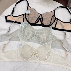フランス式の超薄型のウサギの耳の下着の女性の大きい胸は小さくて柔らかい鉄の輪が垂れ下がることを防ぎます。