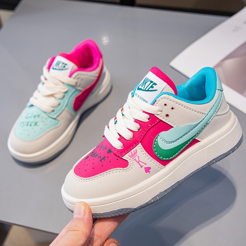 Zapatos de deporte de pato mandarín de corte bajo para niñas 2025 otoño nuevos zapatos deportivos altos para niños AJ moda para niños zapatos para niños de todo fósforo