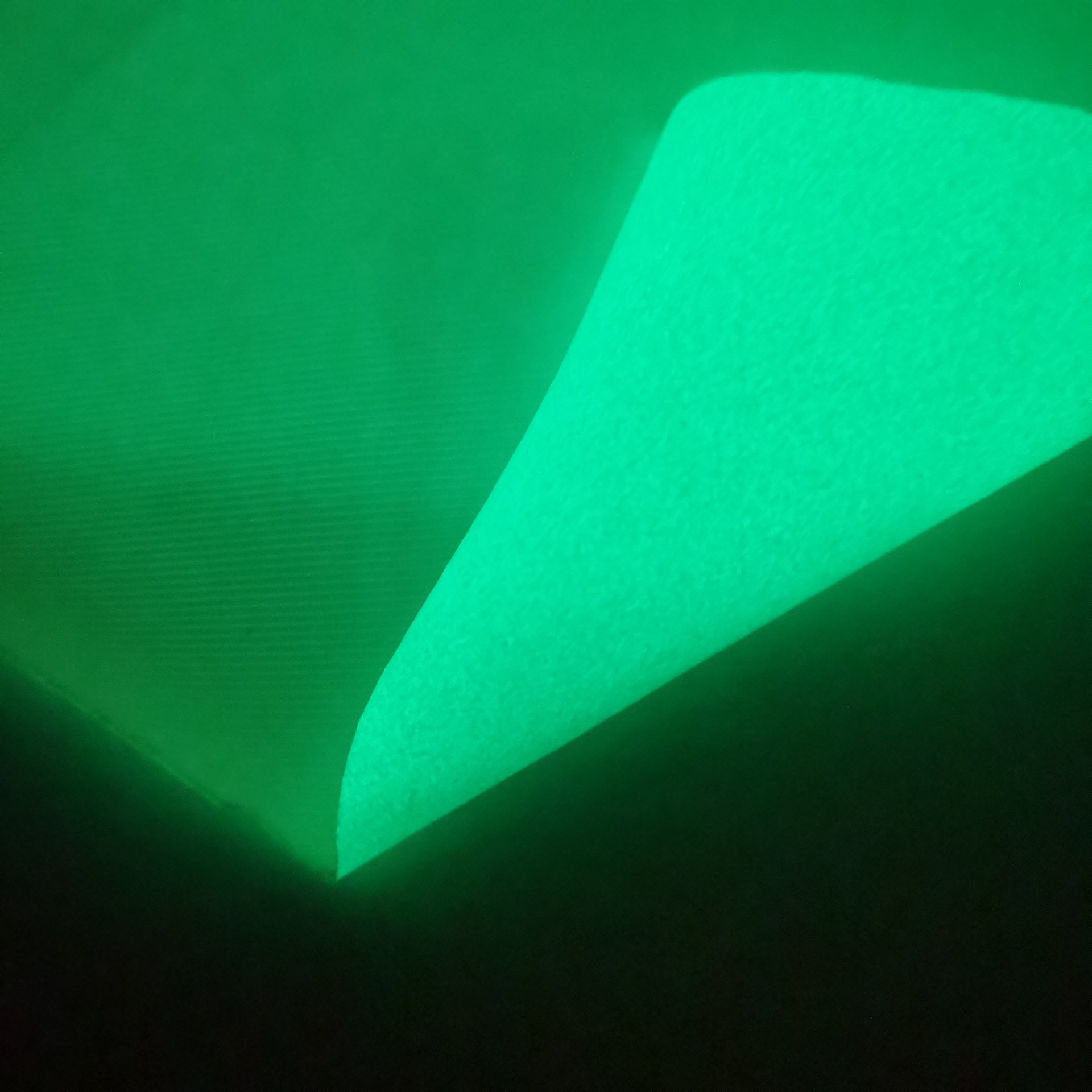 夜光布柔软长久蓄光发光四面弹力箱包服装玩具面料荧光发光夜光布