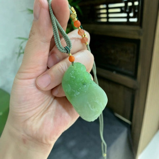 Jin Yu Tang Xinjiang Hetian jade belt Cui has been more than "flowers and trees in the shade Luo Fu Cui color to come" Cui color natural