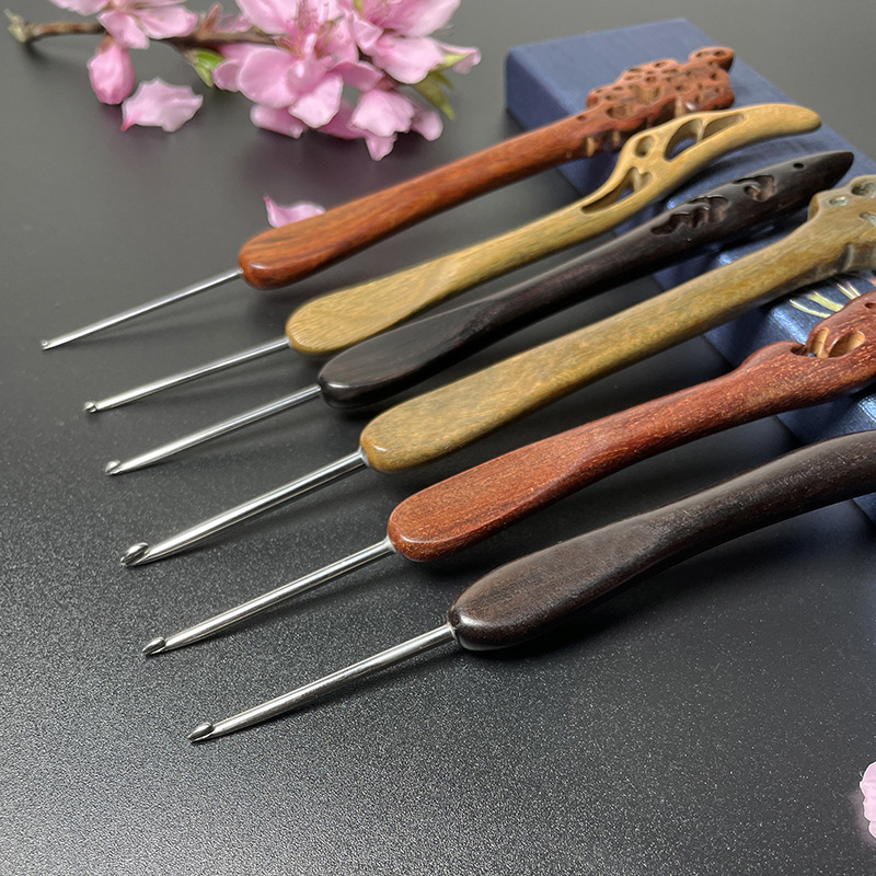 Sandalwood handle crochet handmade diy hook tool set knitted sweater shoes bag wool non-slip material bag