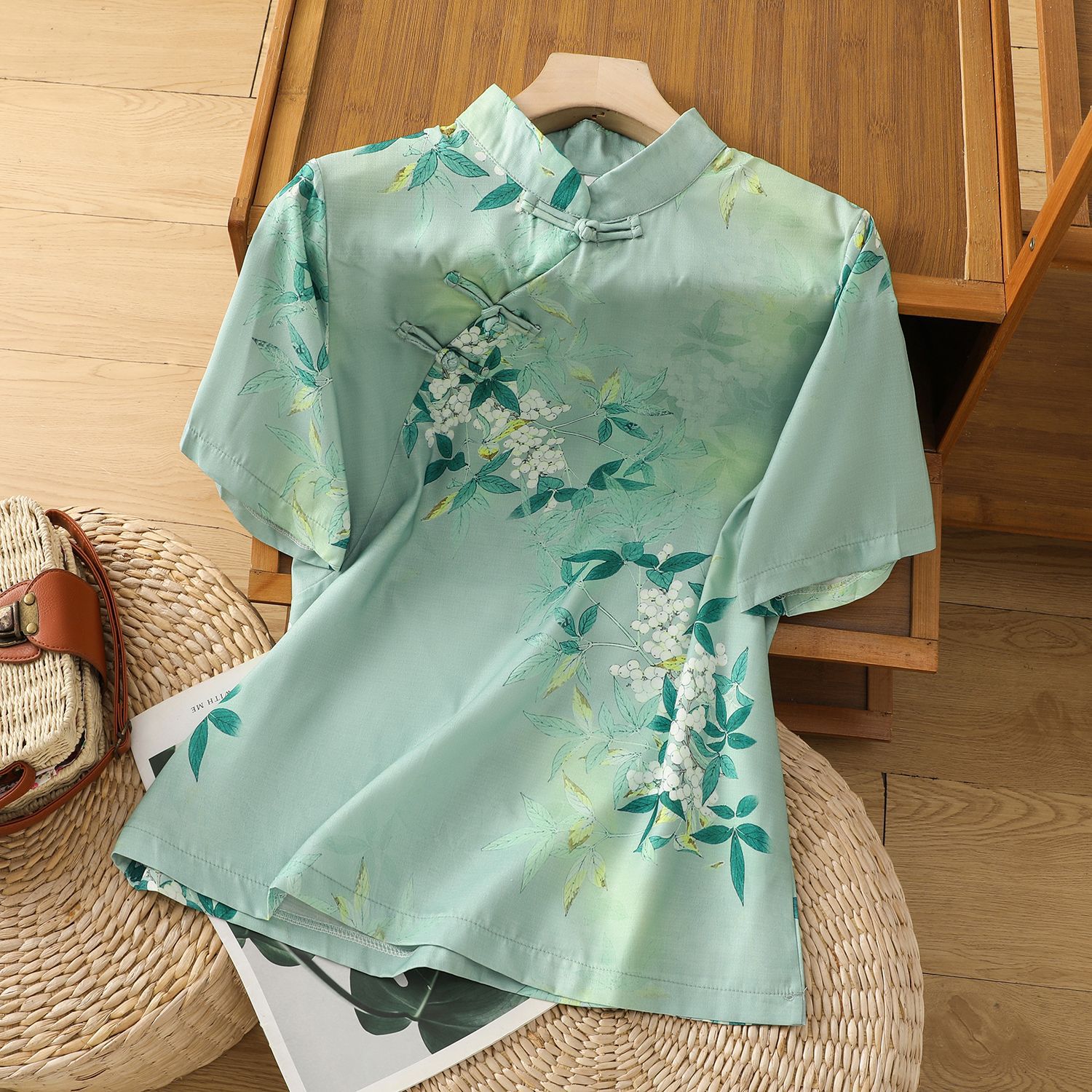 Summer fashionable elegant retro shirt