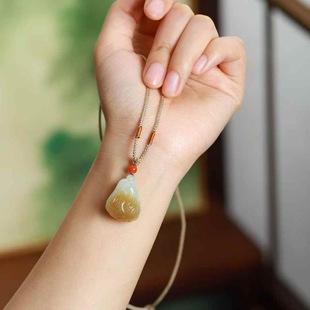 Jade Crafts Natural Xinjiang Hetian Jade Russian Material Old Material Pretty Sugar Color Women's Cabbage Jade Pendant Comes with Certificate