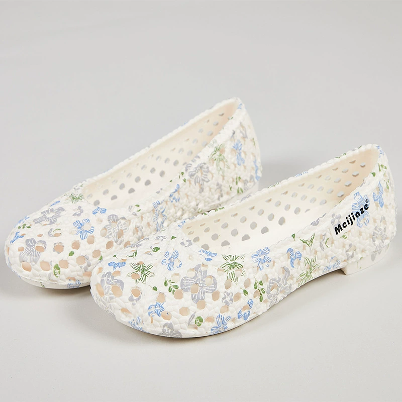 Плоские сандалии Baotou для женской летней верхней одежды, модная, повседневная и универсальная обувь для медсестер, туфли-лодочки на мягкой подошве с полым цветочным принтом.