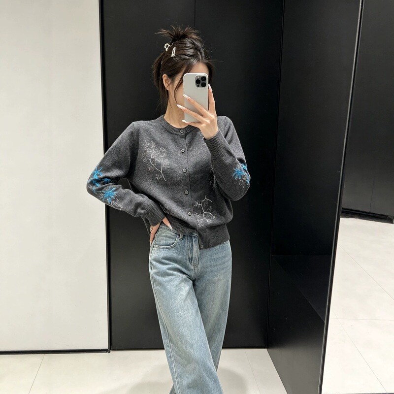 2026 Spring New Style Jacquard Round Neck Soft and Elegant Fine Wool Knit Cardigan for Women, Slimming and Stylish Long Sleeve Top 2026 Spring New Style Jacquard Round Neck Soft and Elegant Fine Wool Knit Cardigan for Women, Slimming and Stylish Long Sleeve Top