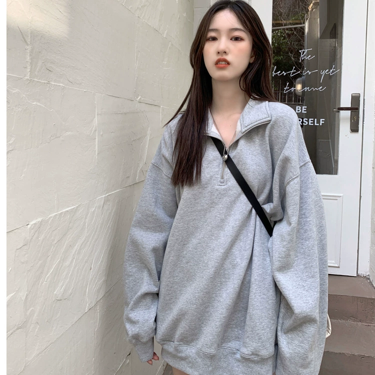 Colored long sweatshirt with zipper, high collar, mid-length