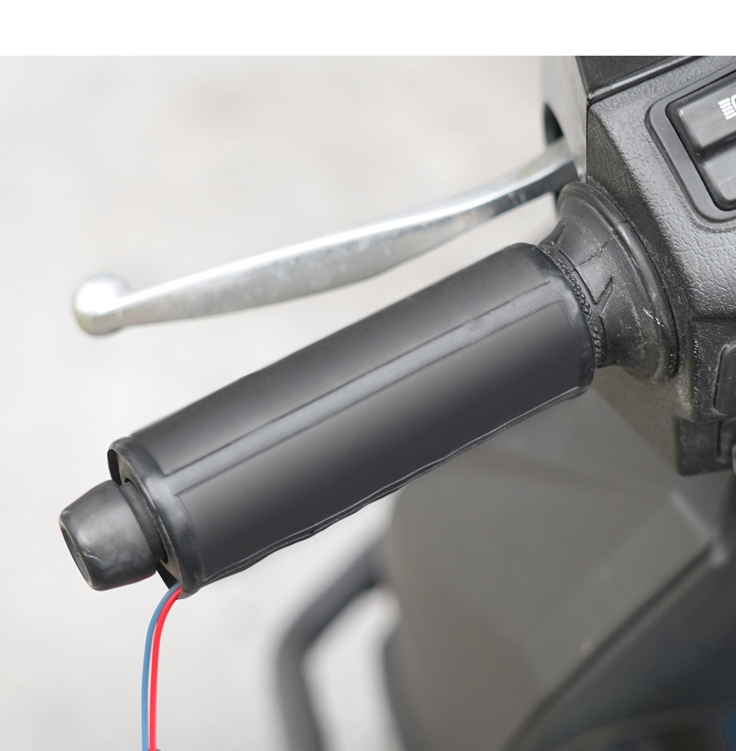 Motorcycle Heated Handlebar Covers, Non-Slip, Cold-Resistant, Heating Magic Tape Handlebar Covers, Universal 12V Handlebar Covers for Electric Vehicles