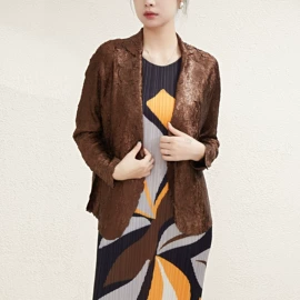 连衣裙;时尚休闲套装;女式T恤