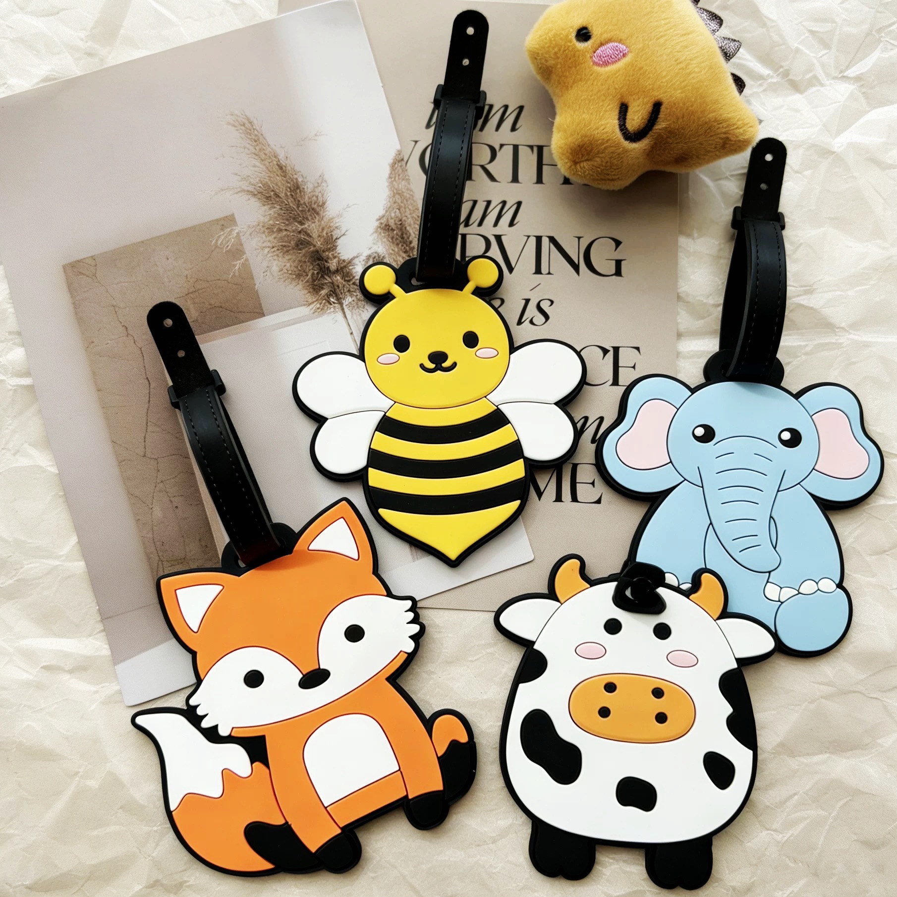 In-stock cartoon bee silicone luggage tag, anti-lost, personalized and cute, for suitcases and luggage, direct from the manufacturer