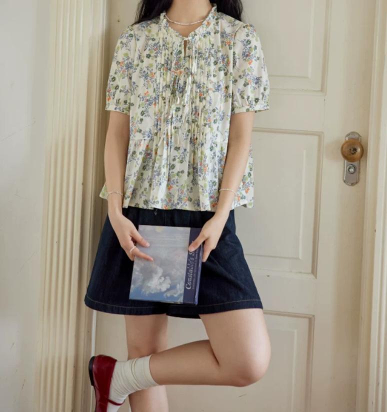 Áo sơ mi nữ hoa nhí tay ngắn cổ nơ ren Pháp — Rừng hoa chi tiết 16