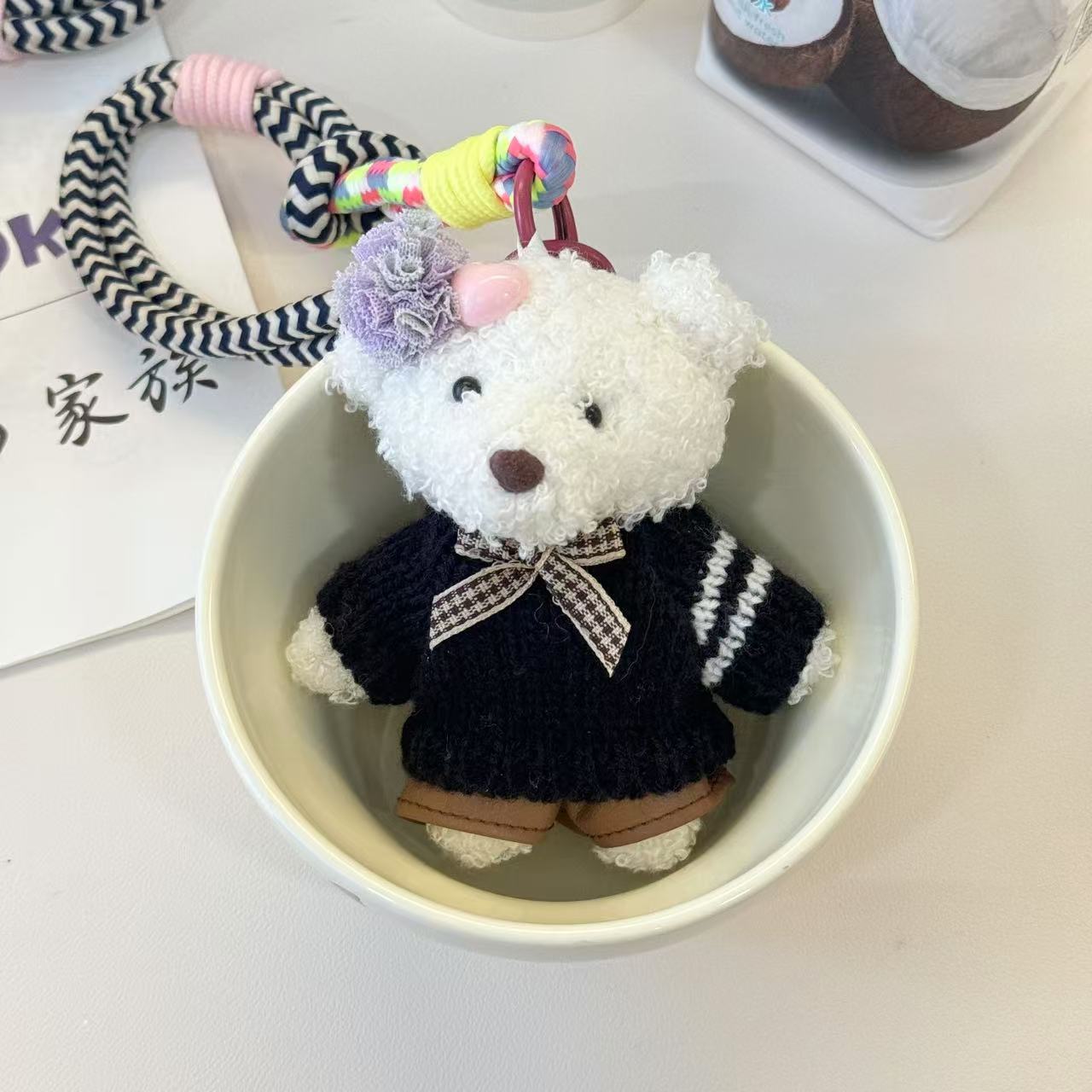 검은 줄무늬 스웨터 개