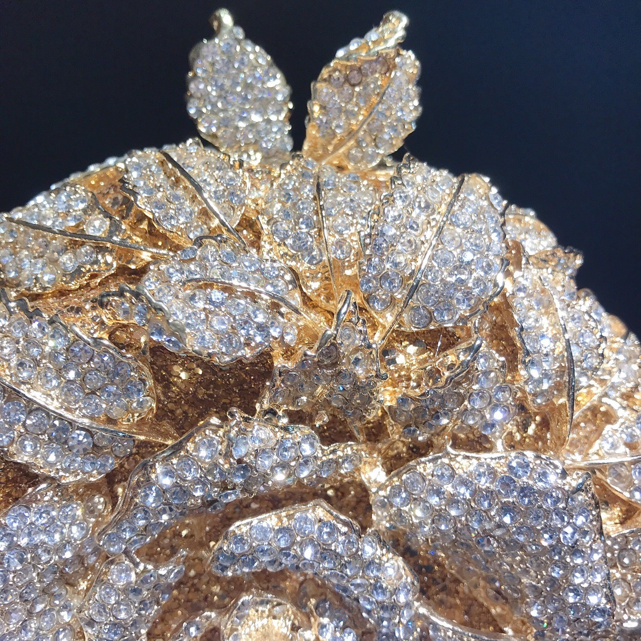 Selección estricta de bolsas de cena con diamantes transfronterizos bolsas de maquillaje europeas y estadounidenses flores bolsas de diamantes vestidos de banquete bolsas de cadena de mano