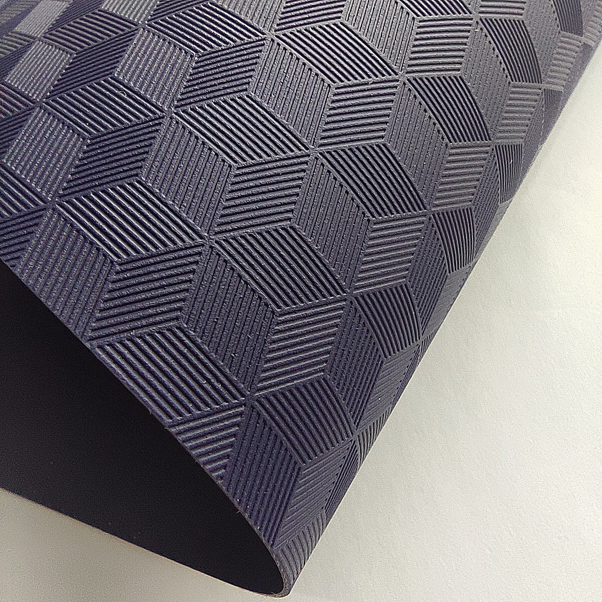 供应撕破好彩色3D立体纹PVC夹网布篷布用于工农业户外遮阳防滑等