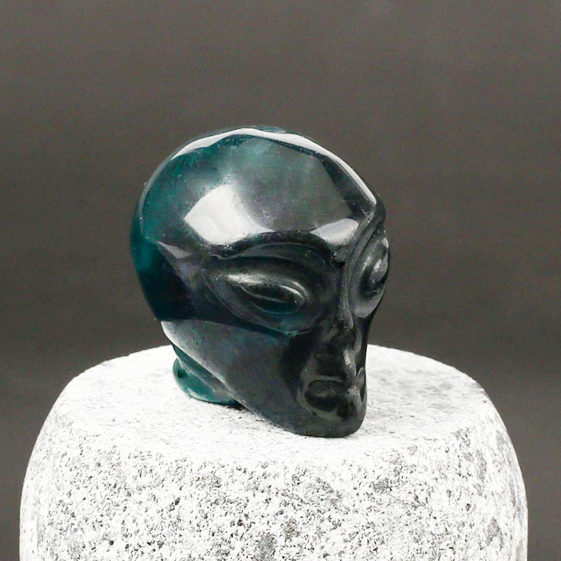 天然水晶石外星人头骨半宝石工艺品骷髅头鬼头跨境玛瑙玉石摆件