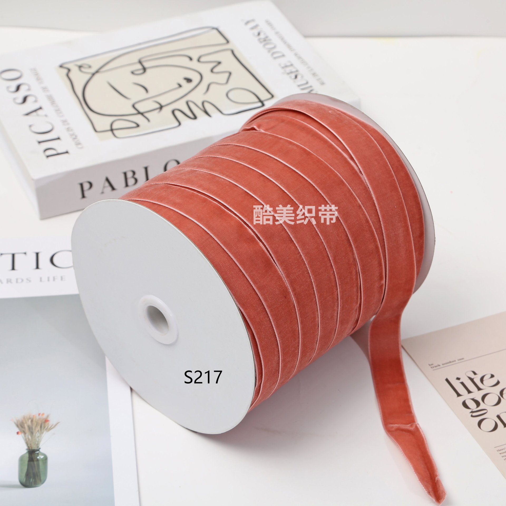 Stock 1.5cm / 2cm / 2.5cm unilateral cinta de terciopelo de terciopelo de color diy arco hecho a mano