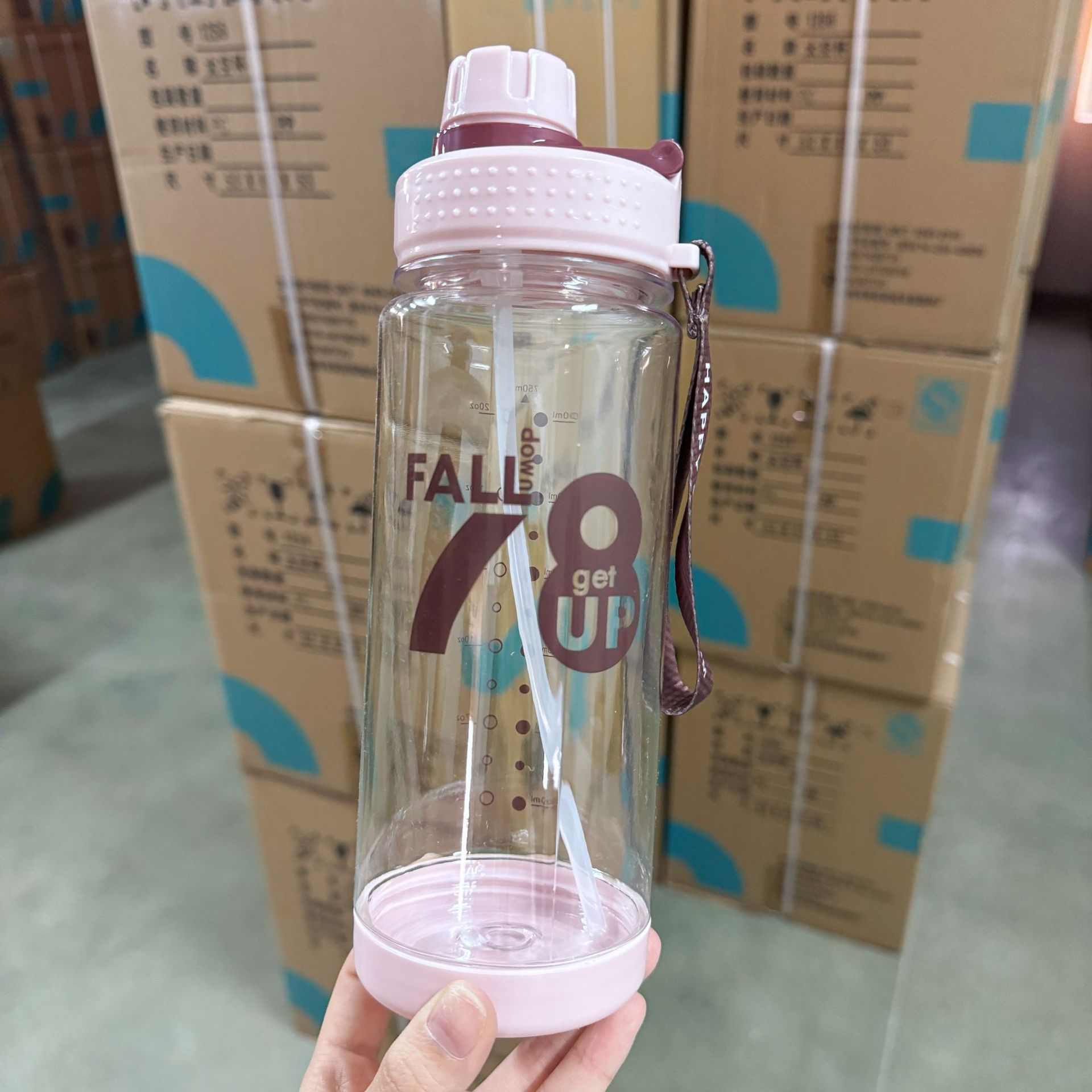 Venta directa de fábrica de botellas de plástico Taza de agua de plástico Cuerda de elevación Botella de agua de plástico Taza al aire libre Taza de espacio para estudiantes masculinos y femeninos Taza de paja