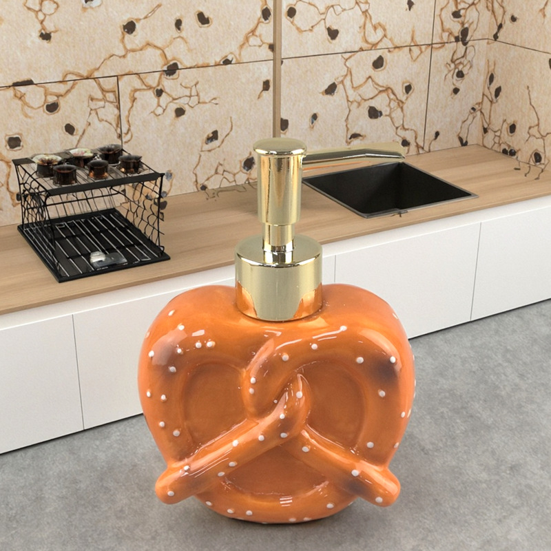 Customizado creativo encantador cerámico imitación de agua alcalina botella de baño lavabo desinfectante de mano cerámica artesanía