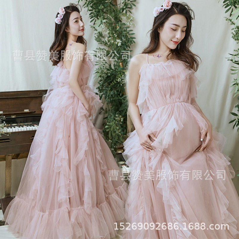 妊婦の写真撮影の服装の影楼のテーマはファッション的で美しいです。