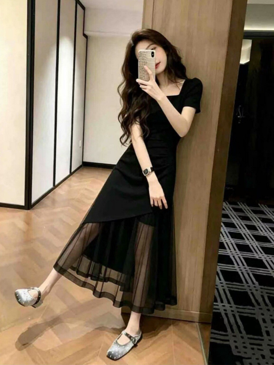 Qadın üçün qara mini paltar, Hepburn üslubu, yay