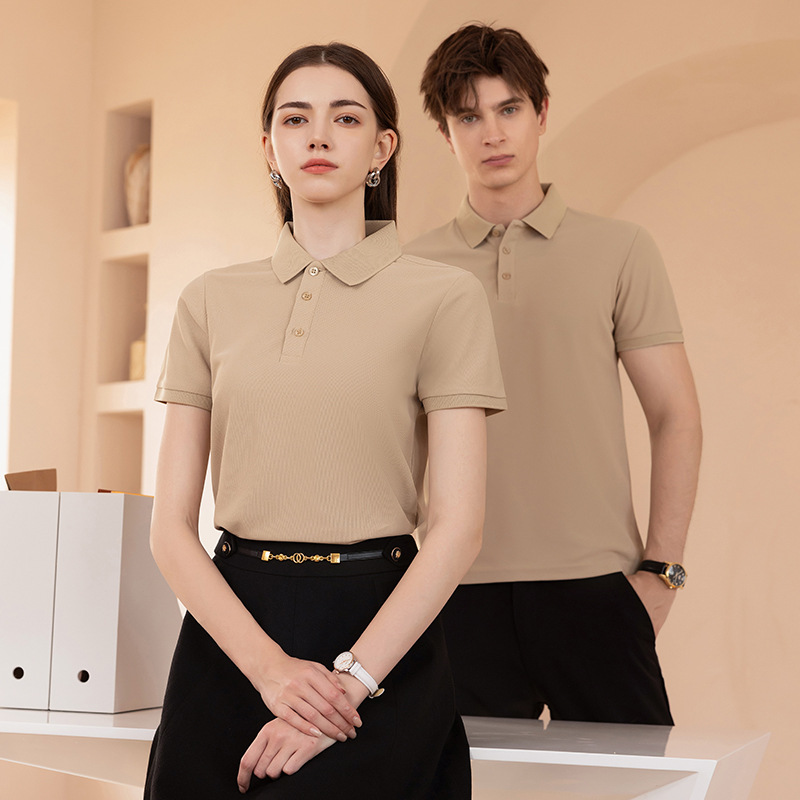 Nuevo producto de verano 2026: Camiseta POLO de manga corta con cuello doble piqué y cuello vuelto de color liso, estilo forestal con jacquard de piña, presentada en transmisión en vivo.