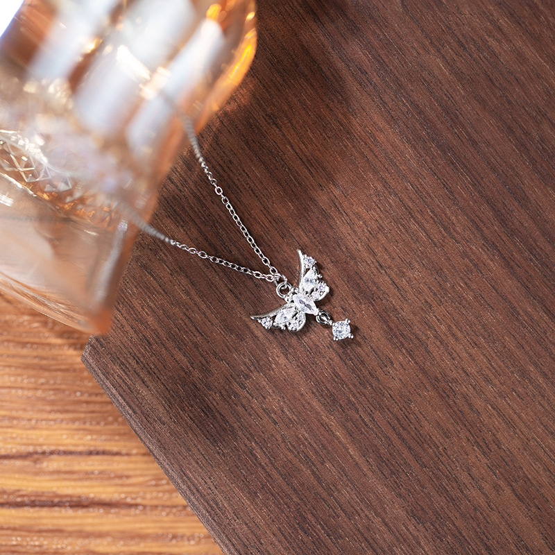 Collana con ciondolo ali d'angelo Collana semplice e minimalista da donna_voghion.com