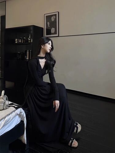 Lady's V-neck Lace Dress with Long Sleeve Knit, Autumn Pleated Fitted Long Dress with Design Sense, Waist Cinching A-line Skirt