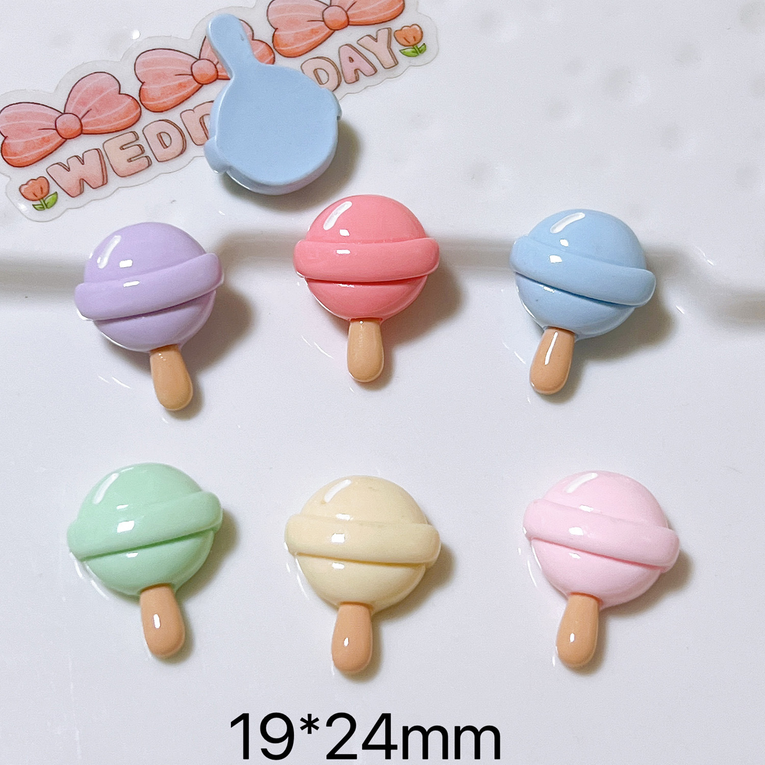 Accesorios de resina de helado transfronterizos de color gelatina piruita DIY adornamiento de cabello pegamento de crema caja de teléfono móvil colgante botón de zapato, etc.