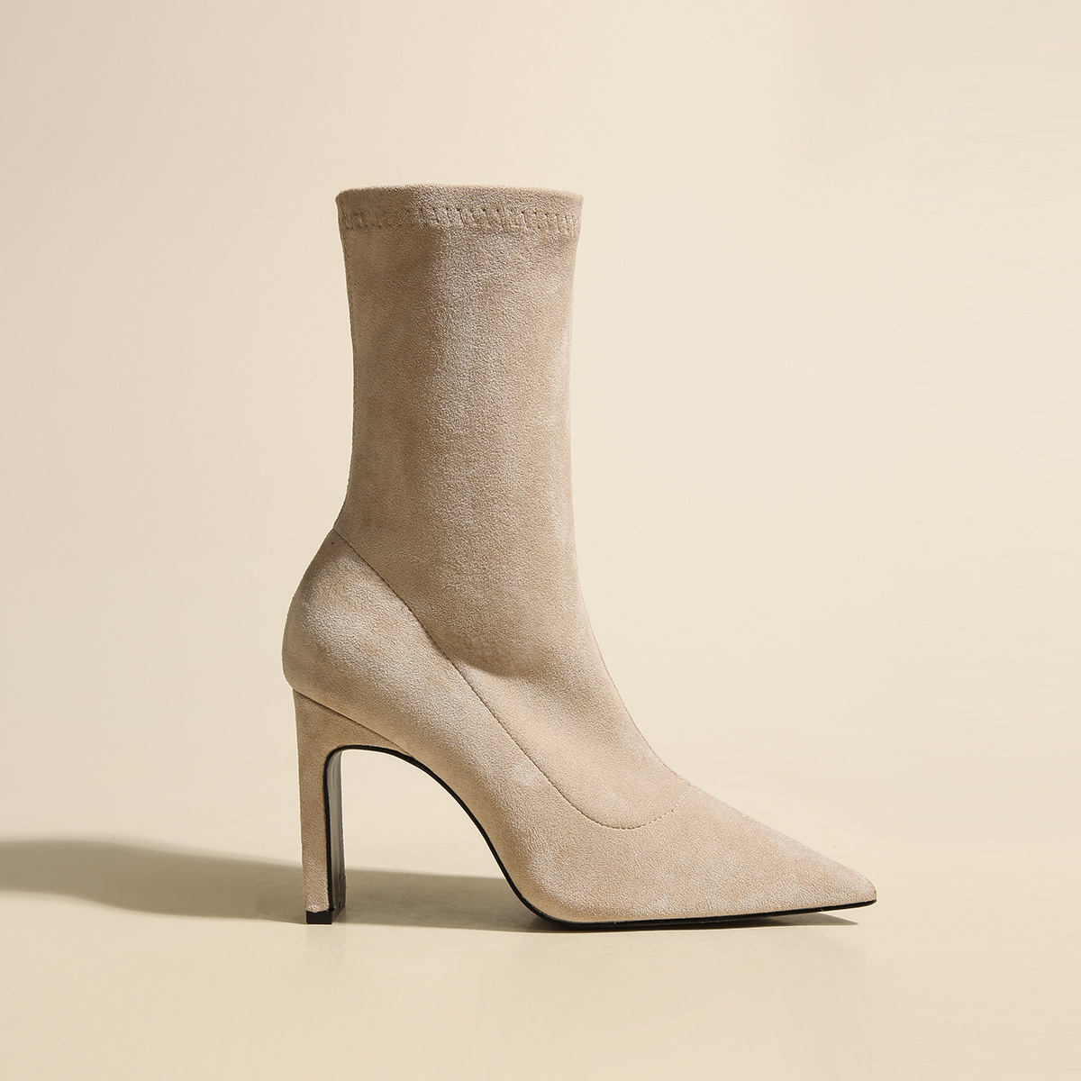 Kanglida Spitzzehen-Stiefeletten mit klobigem Absatz und schmaler Passform für Damen, Herbst/Winter 2025, neue High-Heel-Stiefeletten aus Stretch-Wildleder mit schlankmachender Wirkung_voghion.com