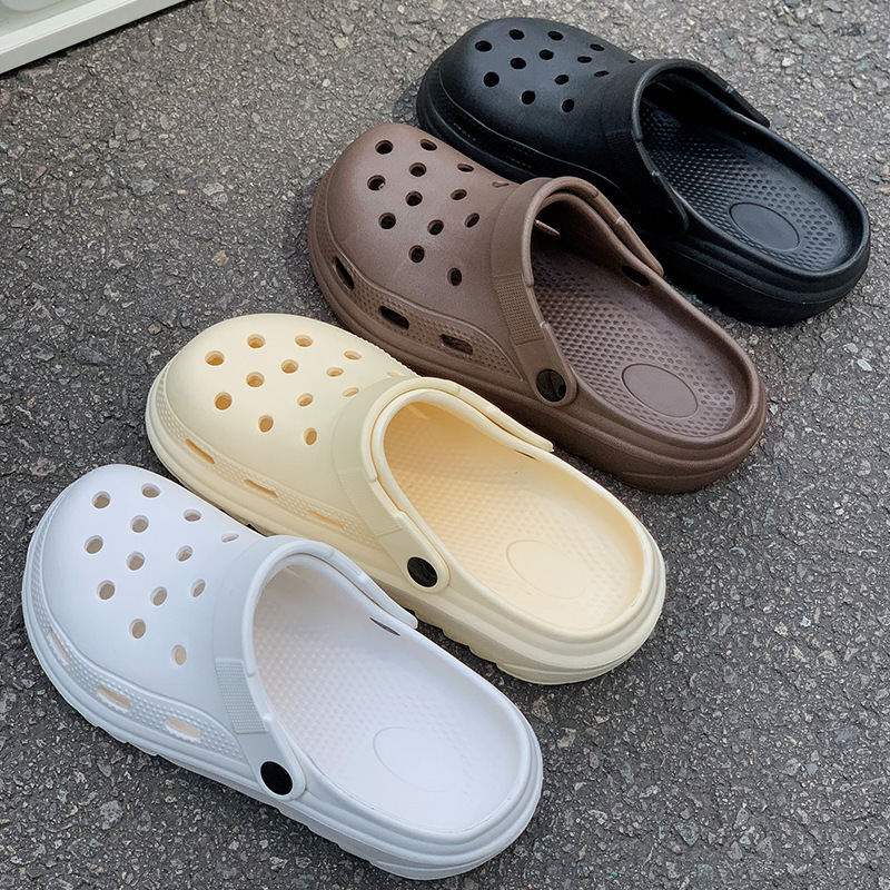 New Breathable Clogs for Outdoor Use, Low-Heeled Nurse Shoes, 2026 New Summer Cartoon Cute Couple Closed-Toe Sandals