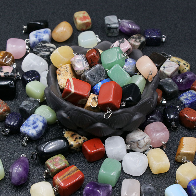 Cross-border European and American natural stone crystal agate small pendant necklace colorful stone Jade irregular pendant scenic spot Cross-border European and American natural stone crystal agate small pendant necklace colorful stone Jade irregular pendant scenic spot