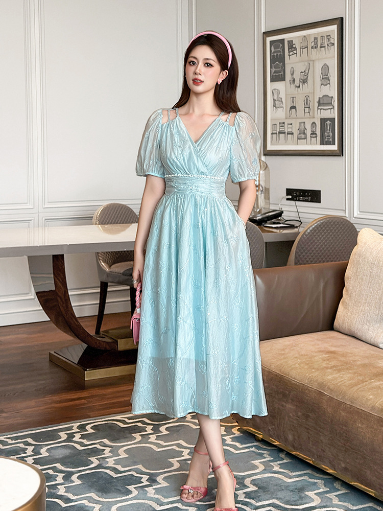 Đầm maxi nữ cổ V khoét eo, tay ngắn, thiết kế vạt rộng phong cách nghỉ dưỡng — màu xanh